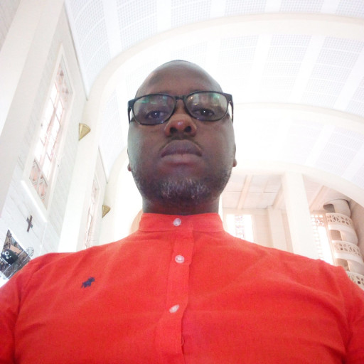 Cláudio Moisés Paulo na Igreja Católica Sé Catedral de Maputo